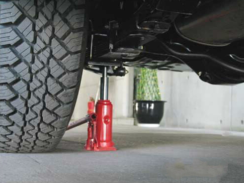 螺旋千斤頂在汽車修理廠的應用